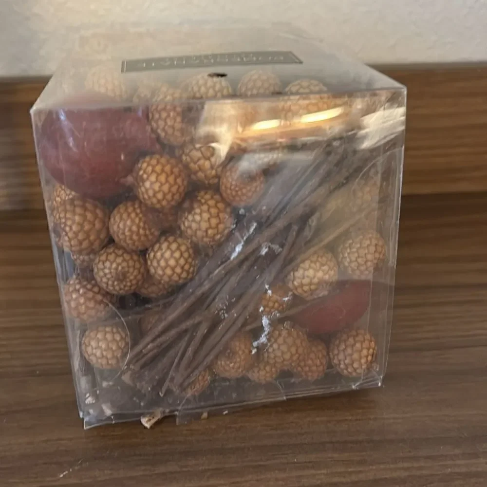 NEW Pottery Barn Signature Scent Potpourri Pomegranate